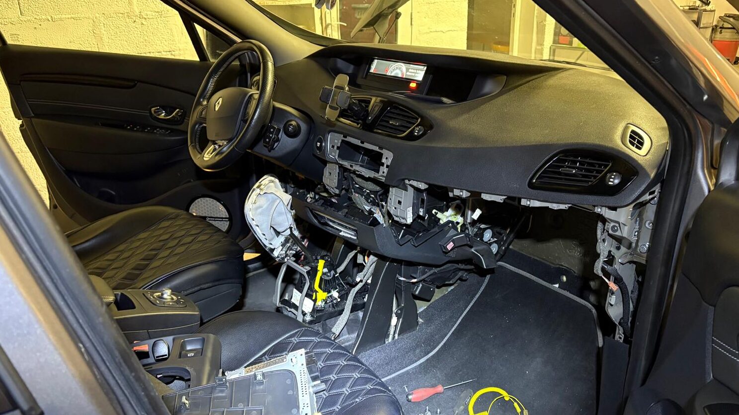 commercial-plumbing interieur démonté voiture